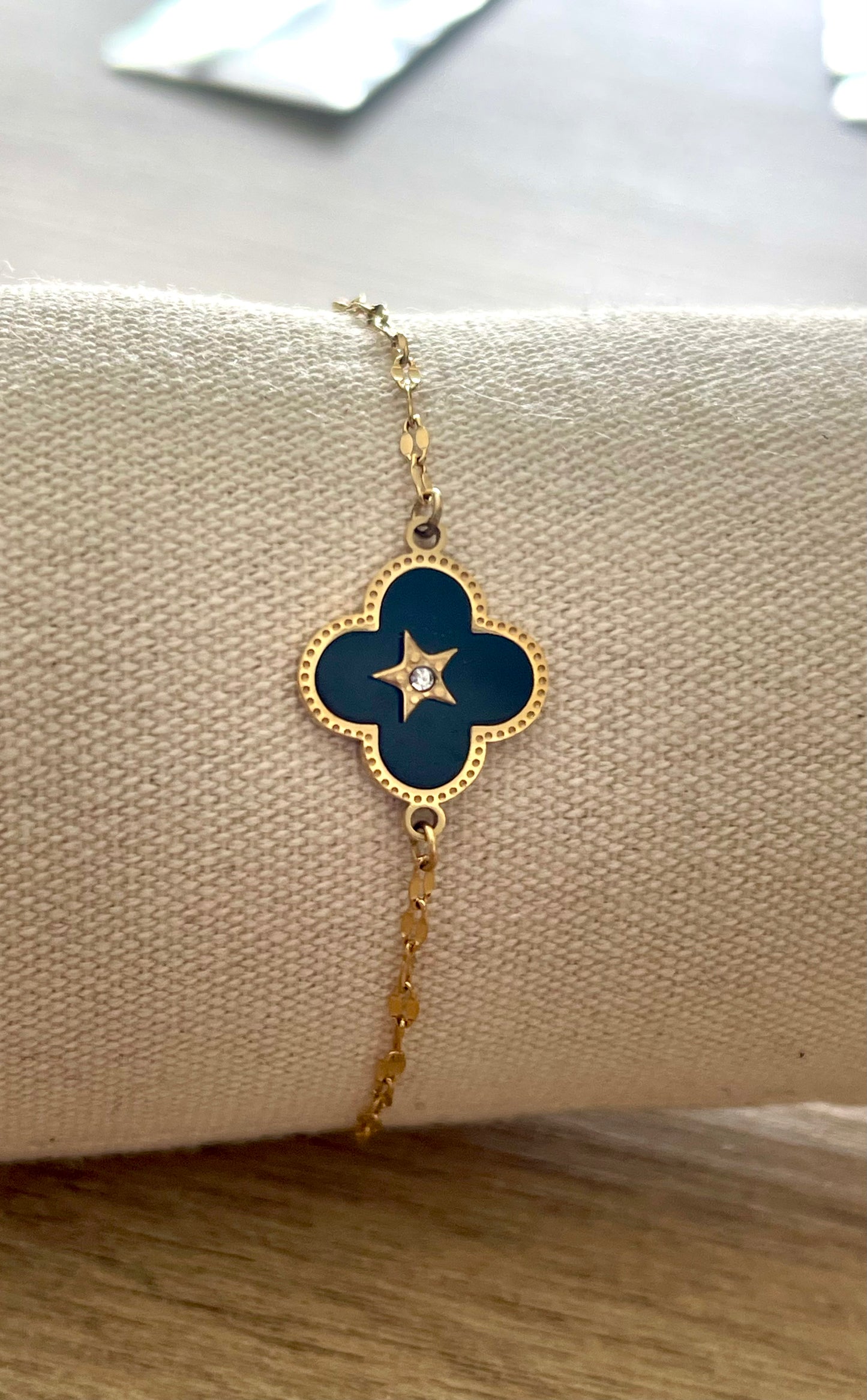 Bracelet trèfle étoile noire LAURA